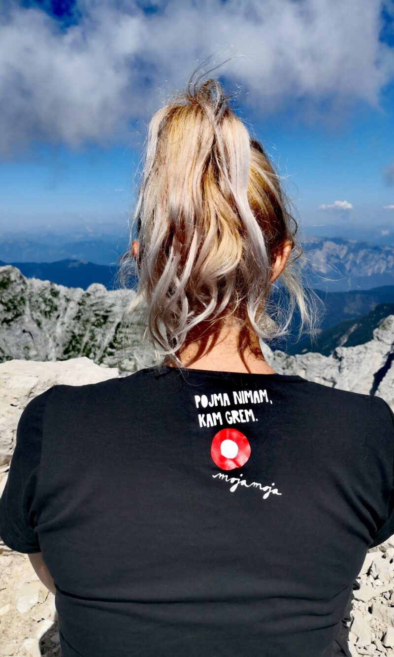 Črna majčka Pojma nimam
